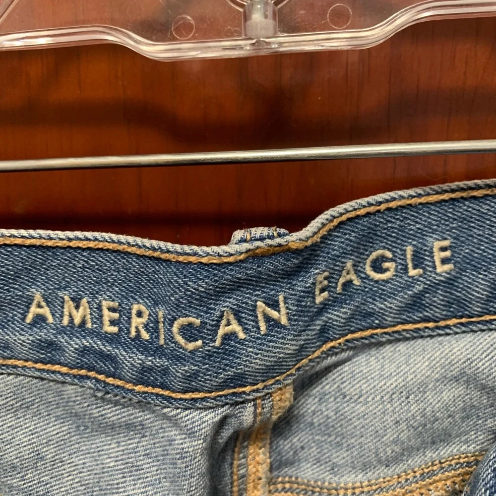 AE Mom Mid-Rise Jeans - Picture 3 of 4